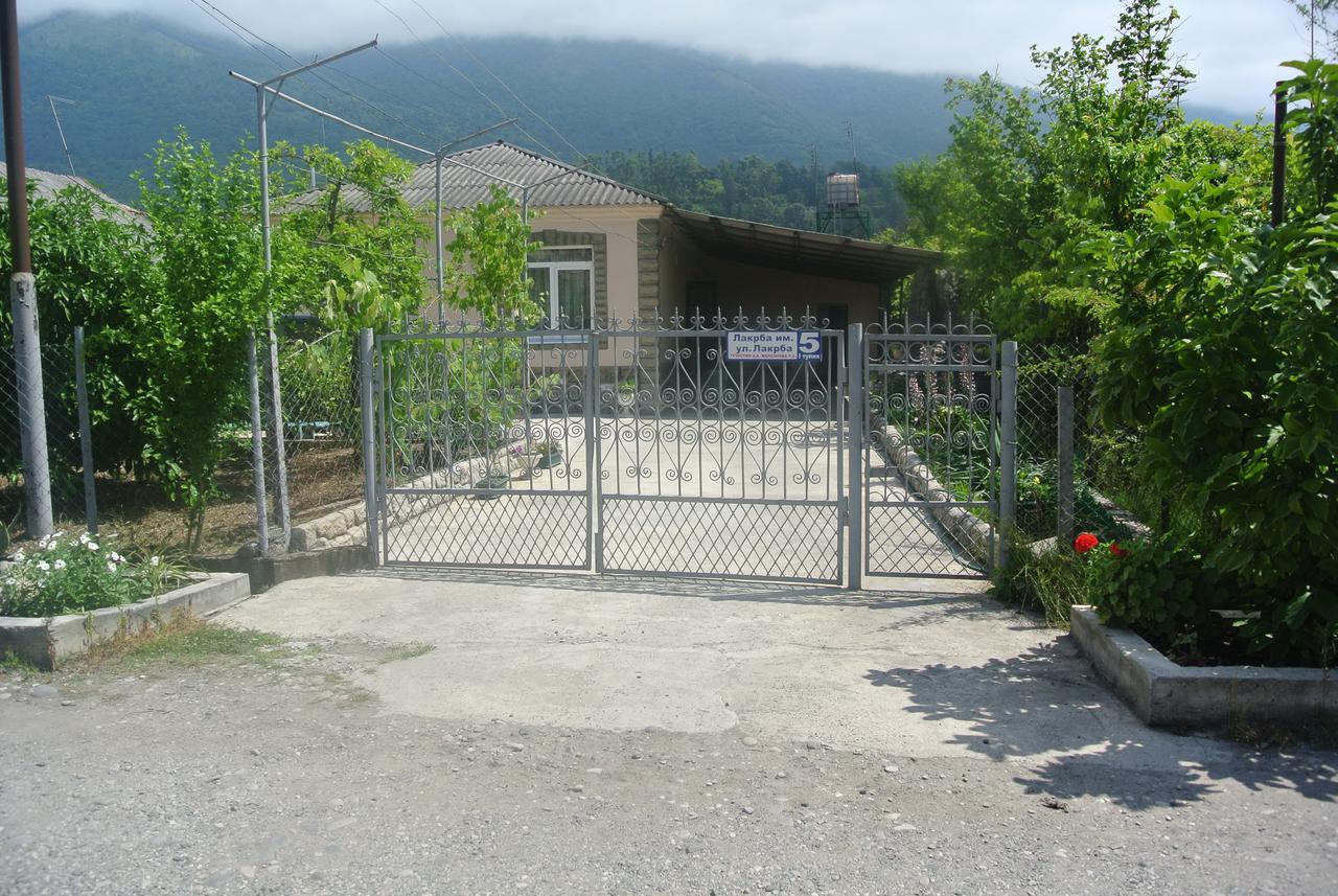 Tikhaya Gavan Guest House Gagra Buitenkant foto