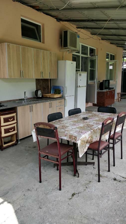 Tikhaya Gavan Guest House Gagra Buitenkant foto