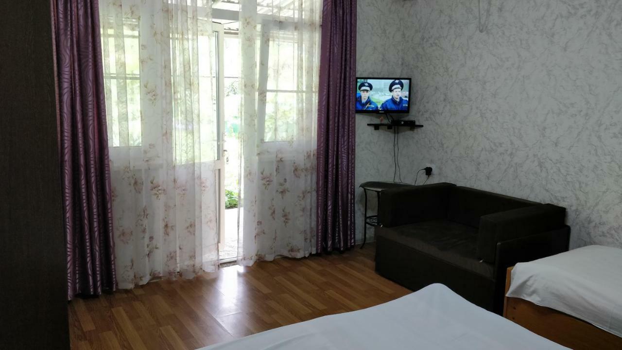 Tikhaya Gavan Guest House Gagra Buitenkant foto