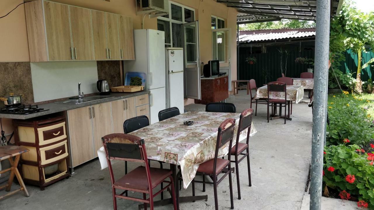 Tikhaya Gavan Guest House Gagra Buitenkant foto